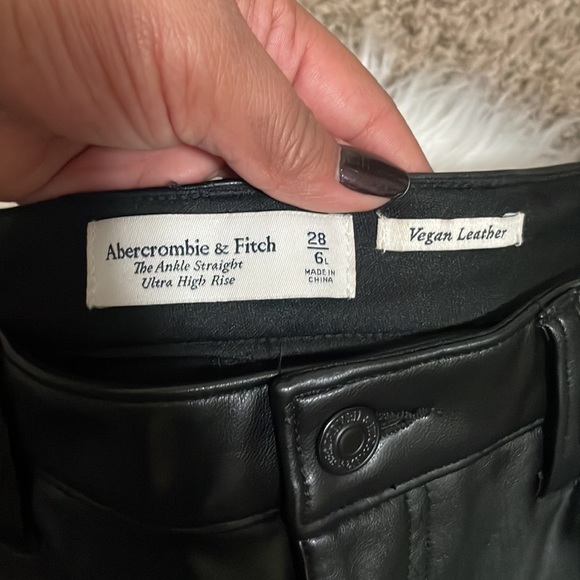 Abercrombie & Fitch The Ankle Straight Ultra High Rise Vegan Leather Pants - Picture 10 of 13
